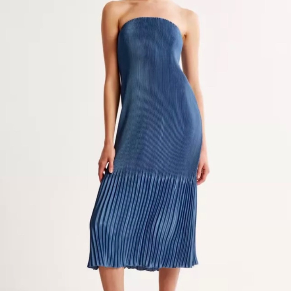 The A&F Giselle Pleat Release Midi Dress